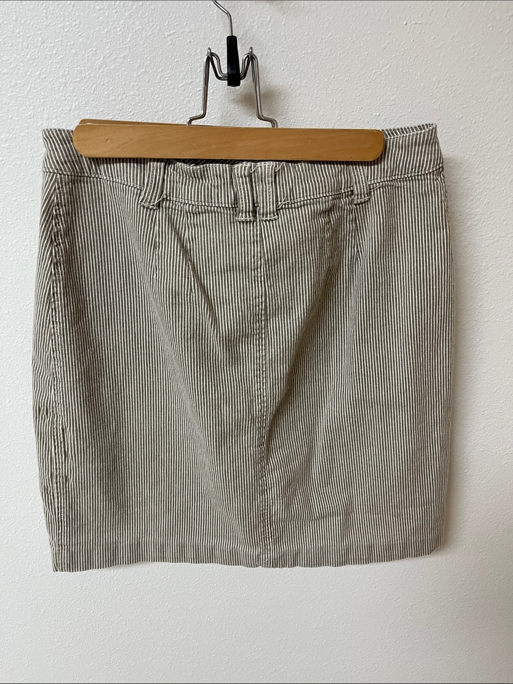 Christopher &banks Striped Button-Front Mini Skirt in Beige women’s size 8 - Picture 2 of 3